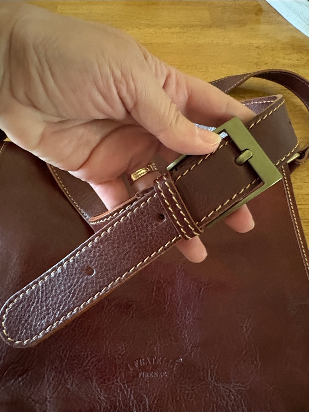 Classic Brown Leather Messenger Bag with Adjustable Strap - Picture 9 of 10